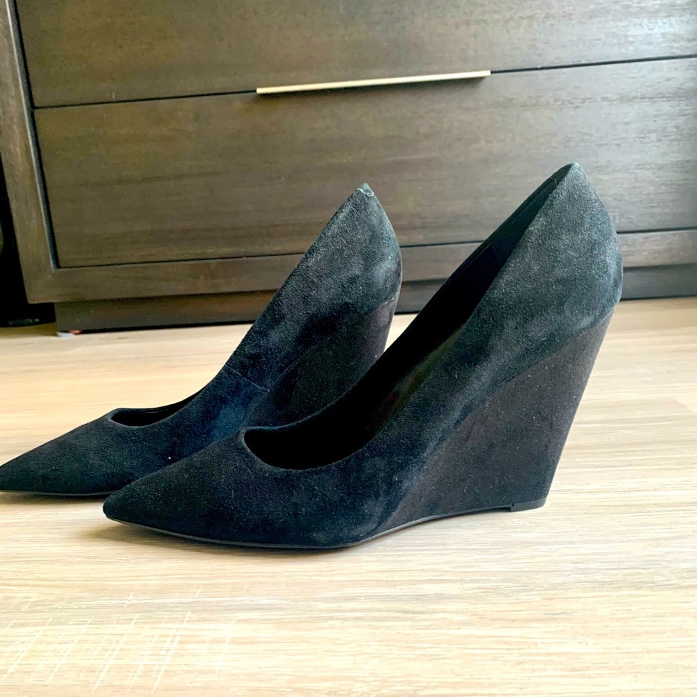 Nine West Women’s Suede Pointy Toe Suede Shoes
